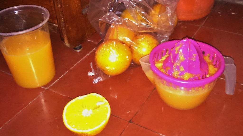 keep it simple: preparing my orange juice breakfast with a squeezer during traveling